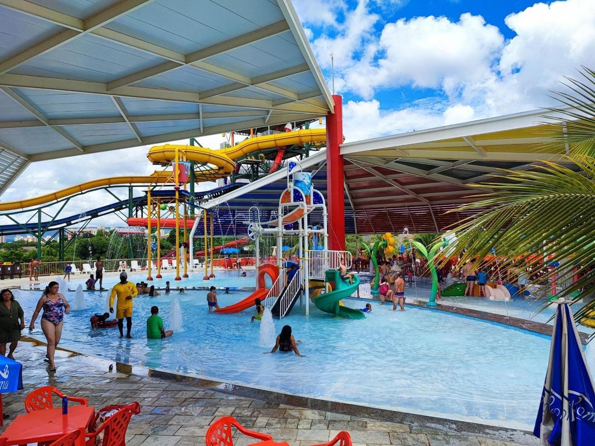 Piazza Diroma Com Acesso Ao Acqua Park Em Caldas Novas Extérieur photo